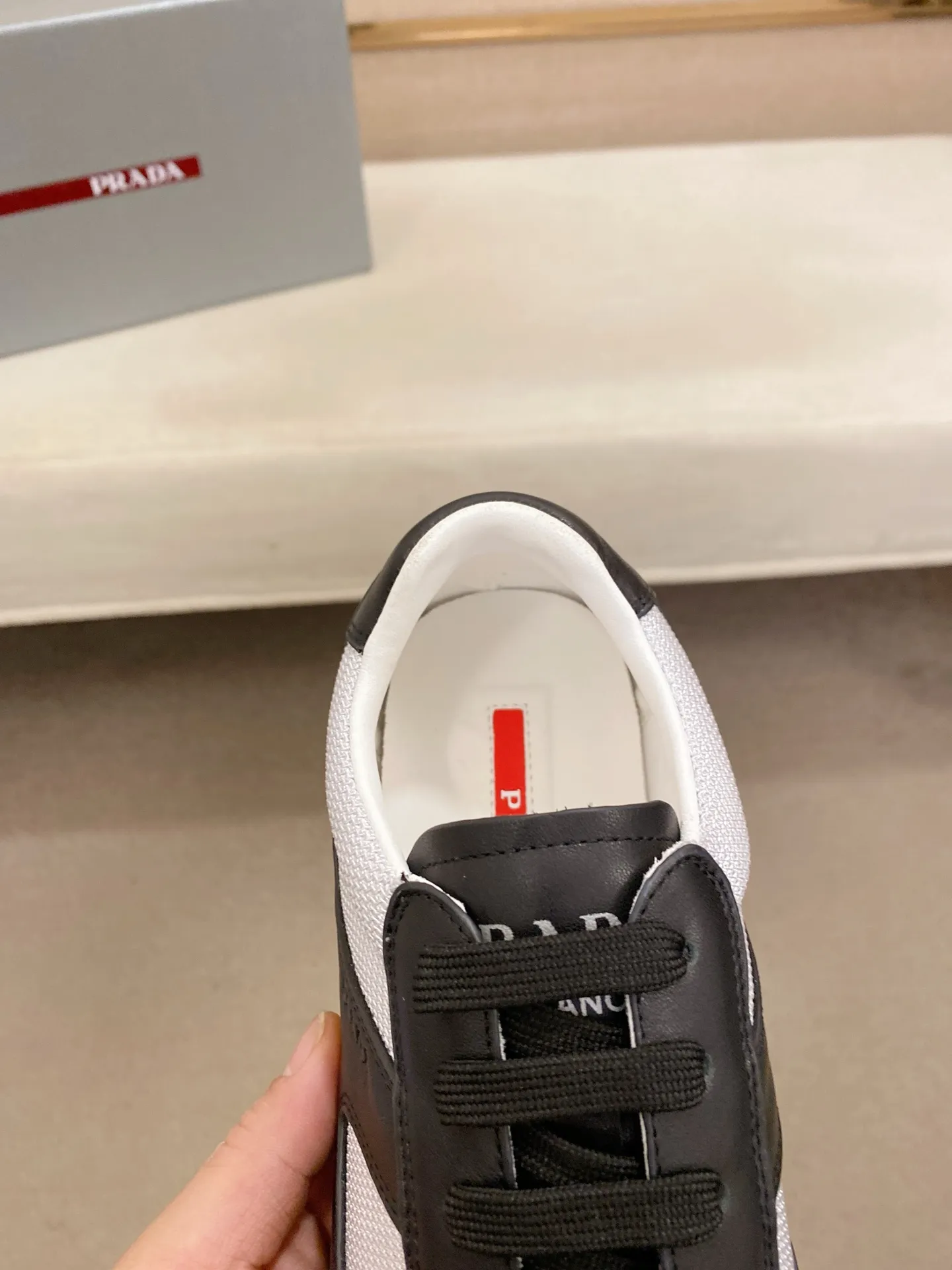 Men's shoes 💰 480💰 ✔️✔️✔️Top high version High-quality new PRADA (Prada) counters are launched at the same time. The new men's shoes and 😘fabrics are purely handmade in Niujing. Lining: Full cowhide lining. 👍🏿High-end☄️Open-molded non-slip rubber outsole, exquisite lines, simple and elegant, comfortable and high-end for leisure travel. Code number: 38-44. Can be customized45